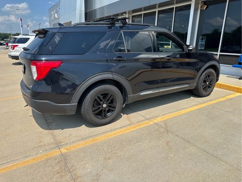 Used 2020 Ford Explorer XLT w/ Equipment Group 202A AWD/4WD image 3