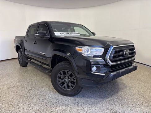 Used 2022 Toyota Tacoma SR5 w/ Technology Package image 2