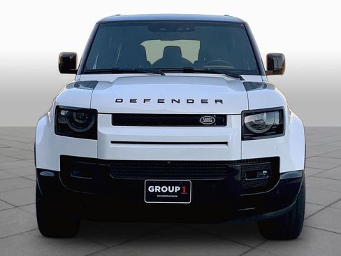 Used 2024 Land Rover Defender 130 X-Dynamic SE AWD/4WD image 4