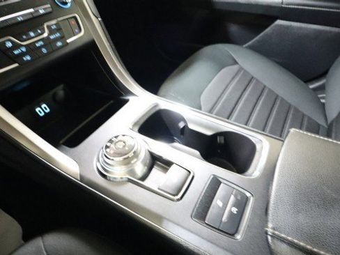 Used 2020 Ford Fusion SE image 17