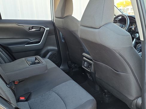 Used 2022 Toyota RAV4 XLE w/ Convenience Package image 27