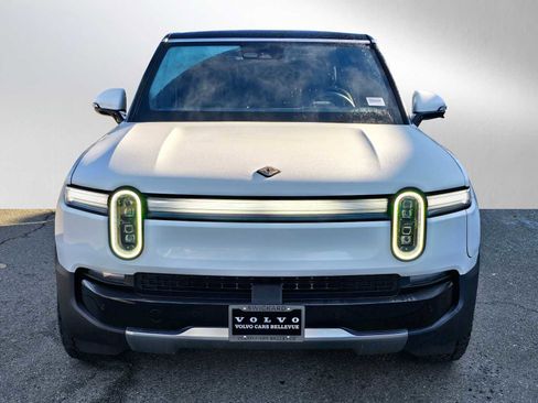 Used 2025 Rivian R1S Adventure image 8