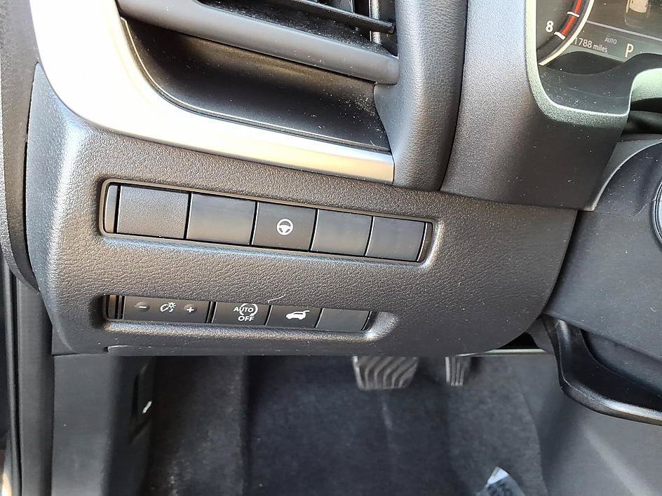 Used 2024 Nissan Rogue SV AWD/4WD image 12
