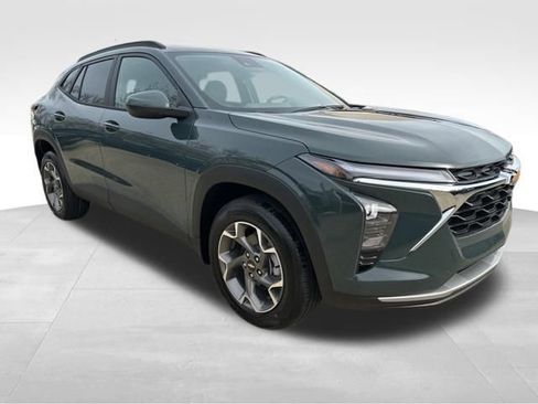 New 2026 Chevrolet Trax LT w/ Sunroof Package image 7