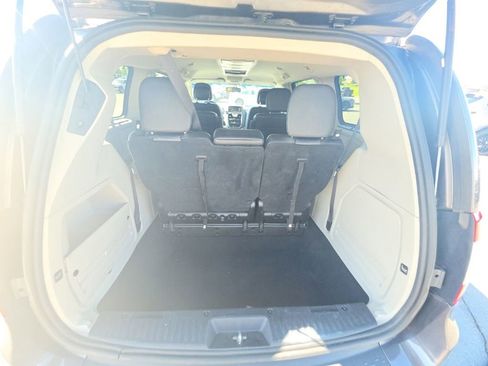 Used 2016 Chrysler Town & Country Touring w/ Driver Convenience Group FWD image 24