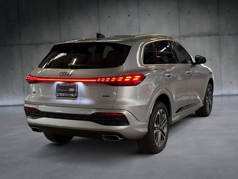 Used 2025 Audi Q5 Premium Plus w/ Premium Plus AWD/4WD image 5