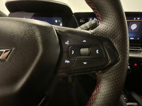 Used 2024 Chevrolet Trax RS FWD image 37