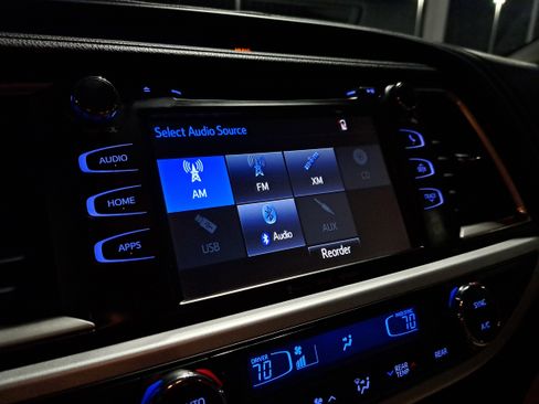 Certified 2018 Toyota Highlander Plus w/ Carpet Mat Package (TMS) image 28