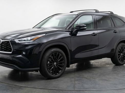 Used 2025 Toyota Highlander XSE image 3