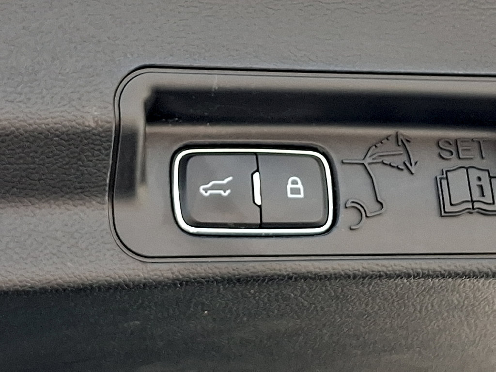 Used 2024 Ford Explorer XLT AWD/4WD image 30