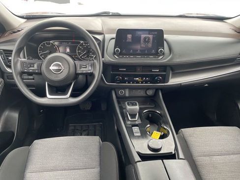 Used 2023 Nissan Rogue SV image 3