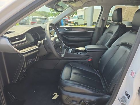 Used 2023 Jeep Grand Cherokee Limited AWD/4WD image 18