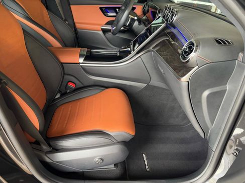 Used 2025 Mercedes-Benz GLC 300 4MATIC image 21