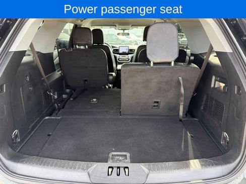 Used 2024 Ford Explorer XLT w/ Equipment Group 202A AWD/4WD image 19