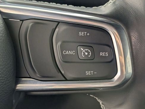 Used 2023 Jeep Wrangler Unlimited Sahara AWD/4WD image 15