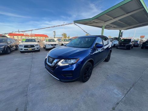 Used 2017 Nissan Rogue S AWD/4WD image 3