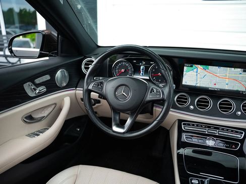 Used 2017 Mercedes-Benz E 300 4MATIC image 38