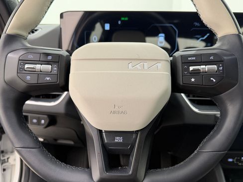 Used 2025 Kia K4 GT-Line w/ GT-Line Premium Package FWD image 17