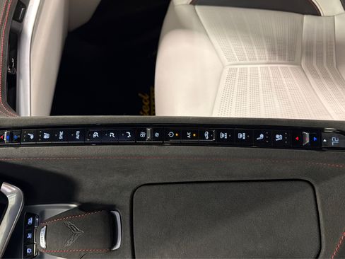 Used 2023 Chevrolet Corvette Stingray Premium Conv w/ Z51 Performance Package RWD image 36