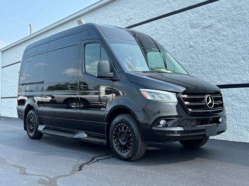 Used 2022 Mercedes-Benz Sprinter 2500 image 1