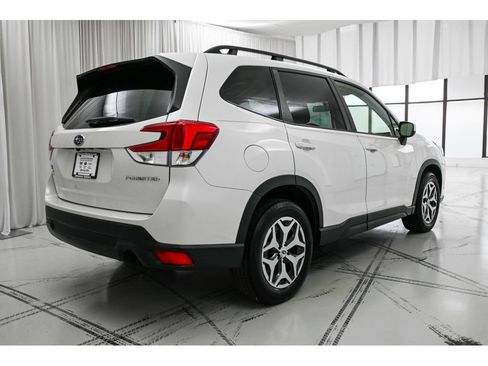 Used 2022 Subaru Forester Premium AWD/4WD image 7