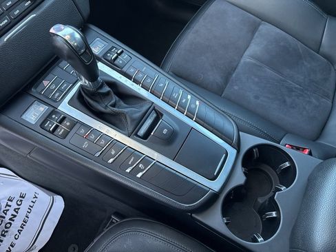 Used 2018 Porsche Macan image 19