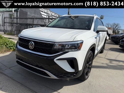 Used 2022 Volkswagen Taos SE image 3