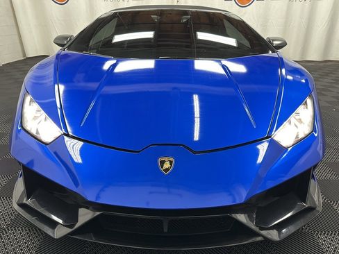 Used 2020 Lamborghini Huracan EVO image 3