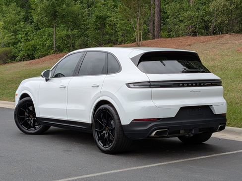 Certified 2025 Porsche Cayenne AWD/4WD image 3