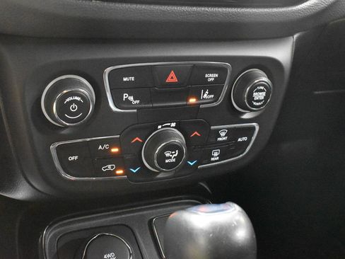Used 2021 Jeep Compass Limited AWD/4WD image 18