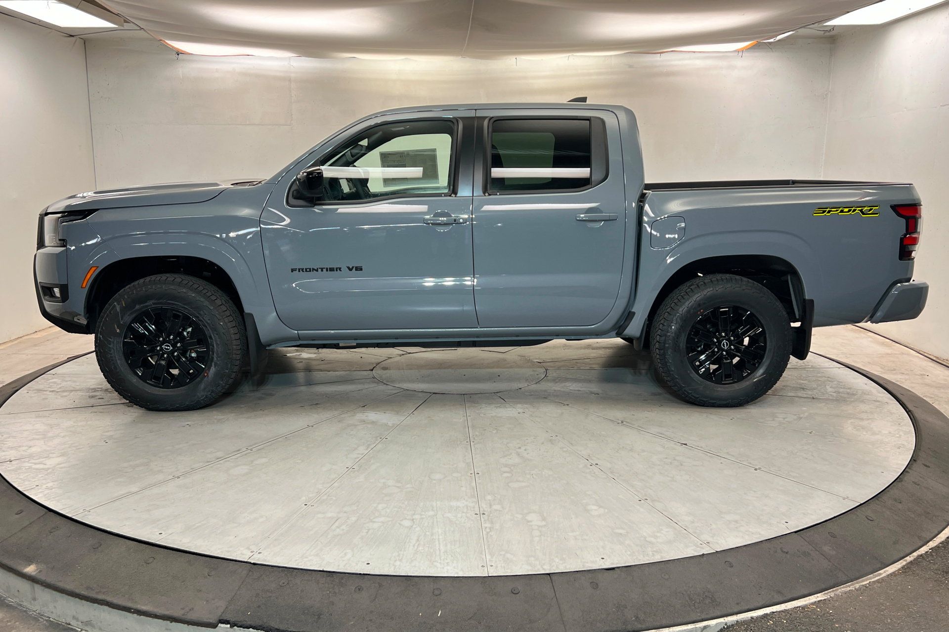 New 2027 Nissan Frontier SV w/ SV Convenience Package AWD/4WD image 2