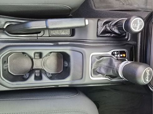 Used 2019 Jeep Wrangler Unlimited Sport S image 39