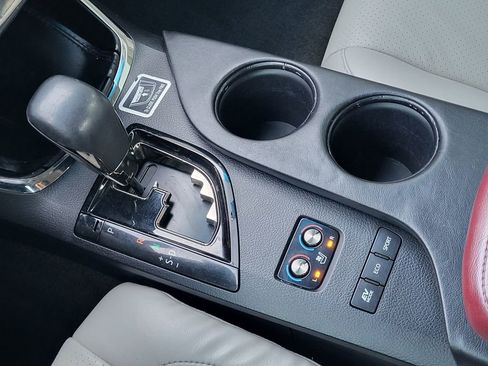 Used 2013 Toyota Avalon Limited image 18