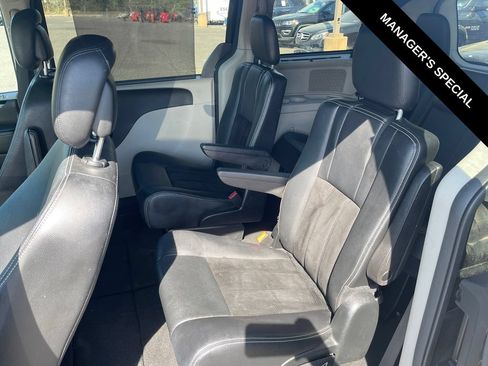 Used 2016 Dodge Grand Caravan SXT FWD image 16