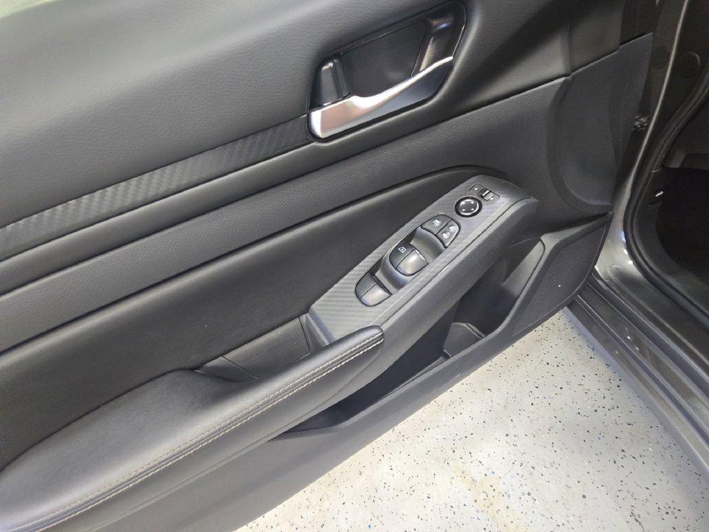 Used 2025 Nissan Altima 2.5 SV FWD image 31