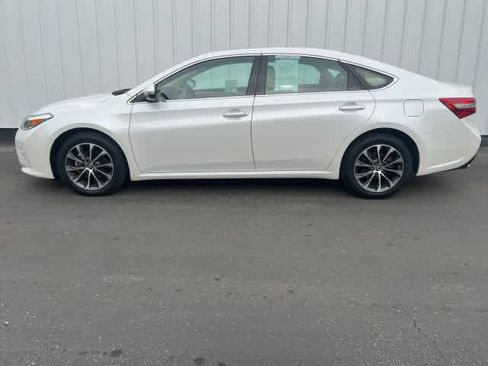Used 2018 Toyota Avalon XLE Premium image 3