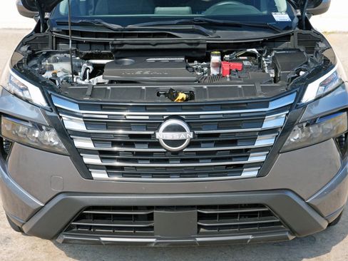 Used 2024 Nissan Rogue SV FWD image 7