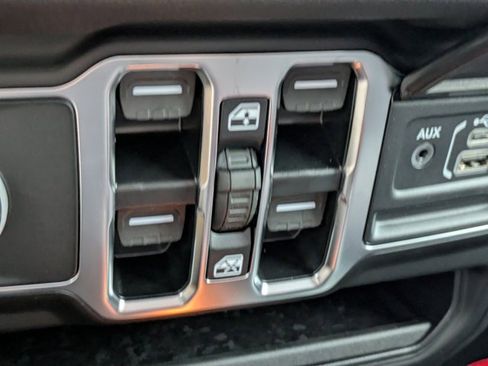 New 2025 Jeep Gladiator Sport image 19