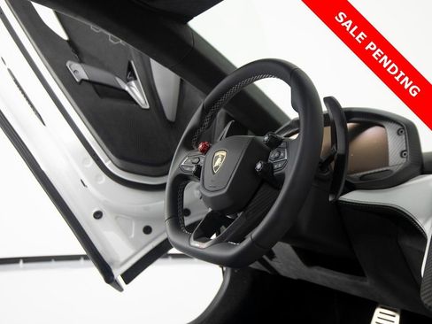 Used 2024 Lamborghini Revuelto image 35