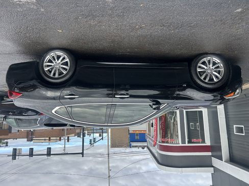 Used 2017 INFINITI Q70 3.7 image 5