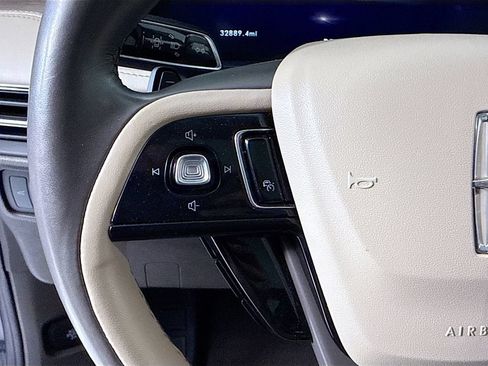 Used 2022 Lincoln Corsair Reserve w/ Equipment Group 201A FWD image 11