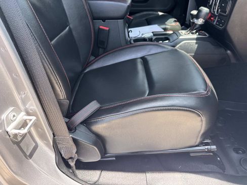 Used 2018 Jeep Wrangler Unlimited Rubicon AWD/4WD image 11