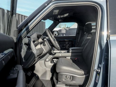 Used 2025 Land Rover Defender 110 S image 10