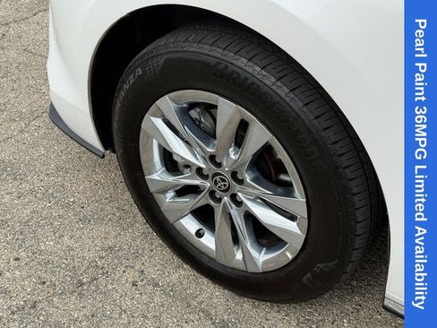 Used 2025 Toyota Sienna Limited FWD image 10
