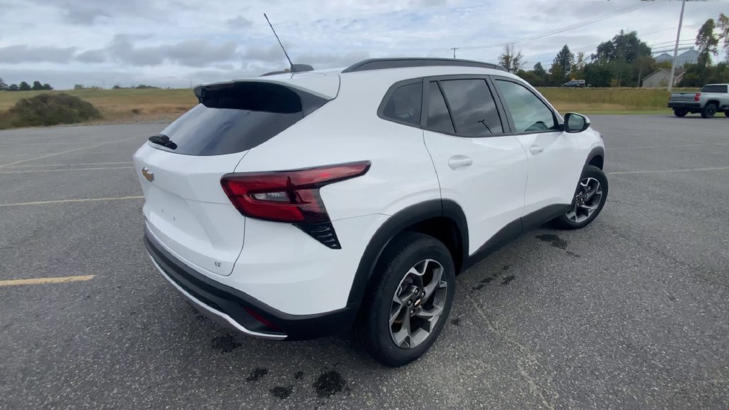 Certified 2024 Chevrolet Trax LT FWD image 8