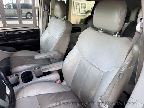 Used 2013 Chrysler Town & Country Limited w/ Luxury Group FWD image 29