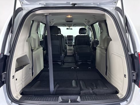 Used 2016 Dodge Grand Caravan SE w/ Quick Order Package 29E SE image 9