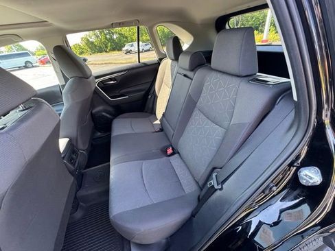 Used 2020 Toyota RAV4 XLE w/ Convenience Package FWD image 13