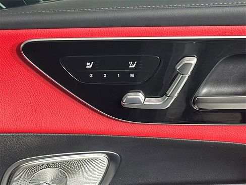 Used 2025 Mercedes-Benz GLC 300 4MATIC image 16