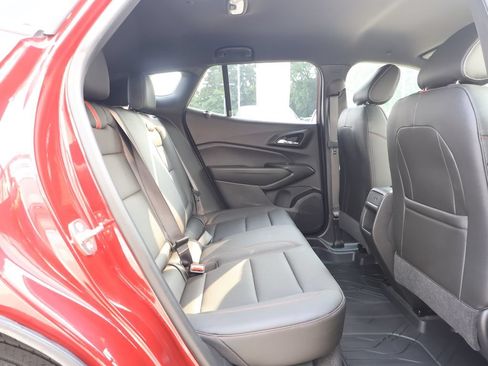 Used 2025 Chevrolet Trax RS w/ Driver Confidence Package FWD image 29